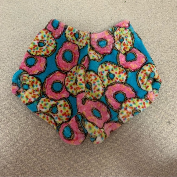 Made With Love & Kisses Shorts - Picture 1 of 3